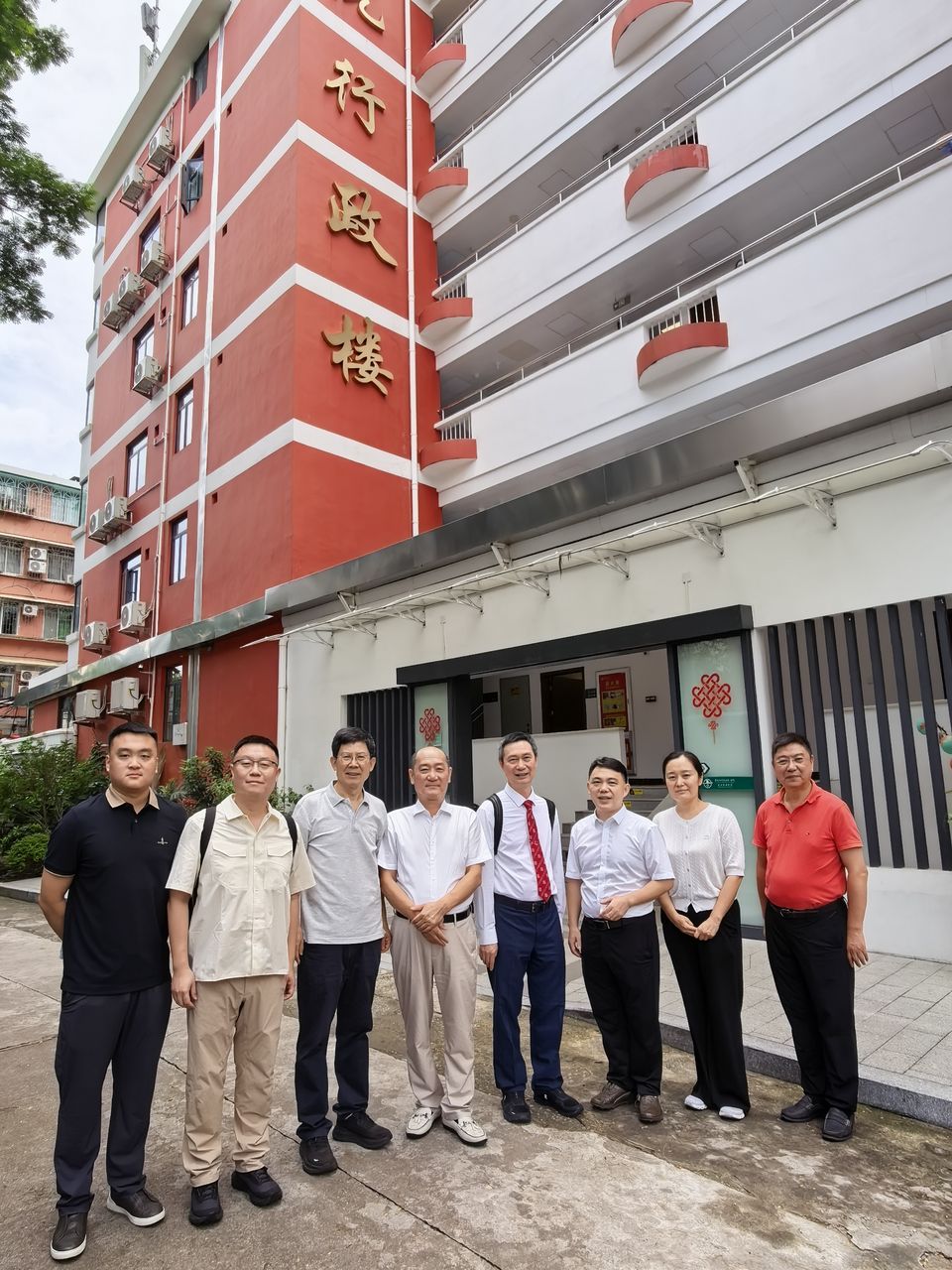 Daoviva 团队与暨南大学相关人员合影